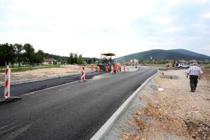 ASFALTIRANJE KROŽIŠČA FOTO LJUBO VUKELIČ 04